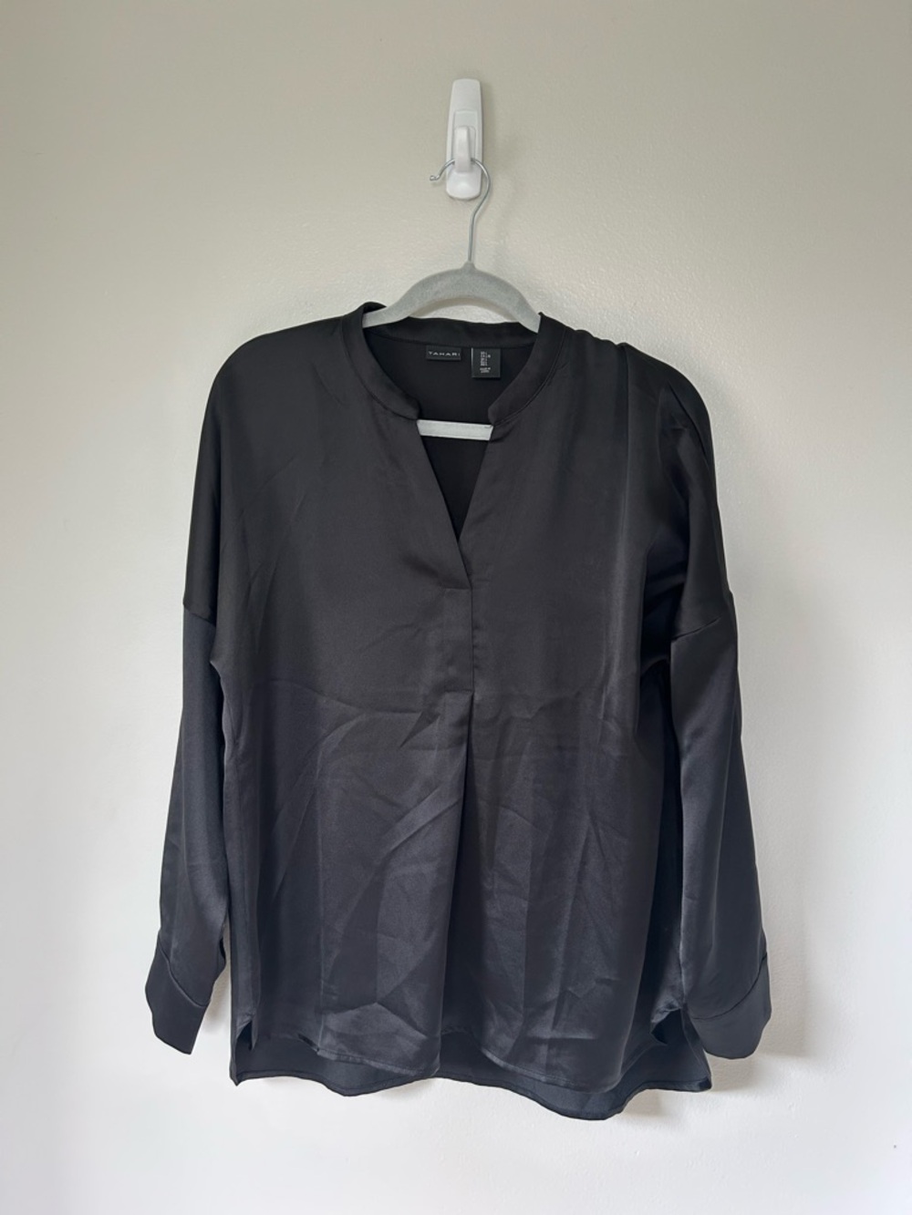 Tahari Sleek Black Dress Shirt (L)
